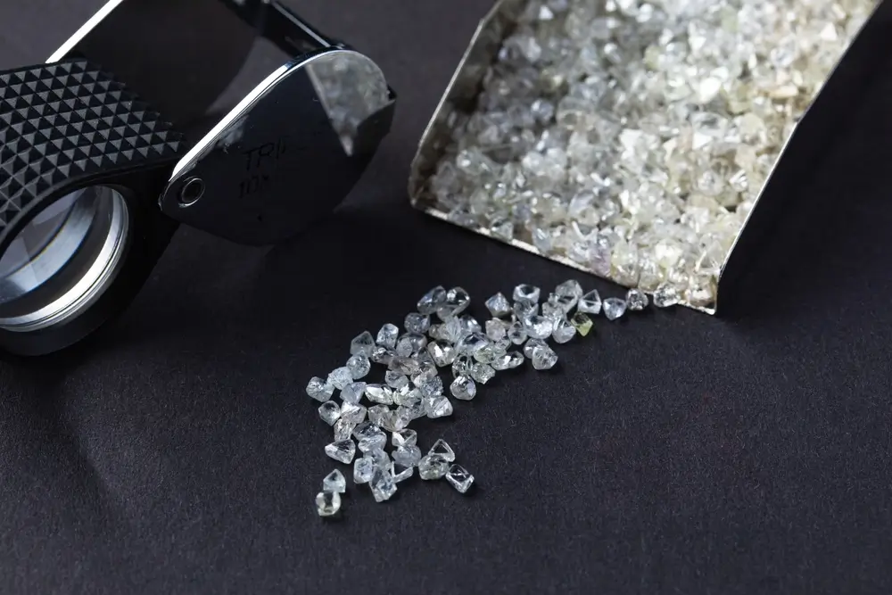 Natural Diamonds: Exploring the Differences Between Lab-Grown and Natural Gems